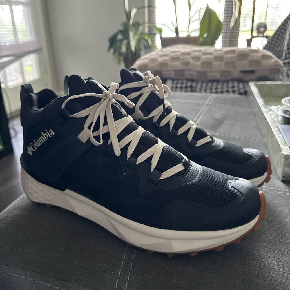 Columbia Men's Black and White Outdoor Hiking Shoes Facet 75 Mid Outdry